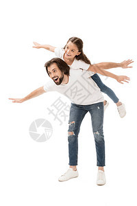 快乐的父亲和小女儿穿着白衬衫骑着孤立图片