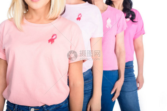穿粉色衣服宣传关注癌症的女性图片
