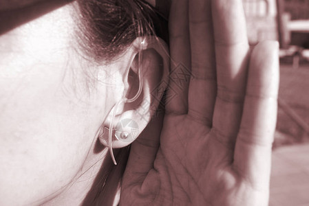 听觉数字音频助听器的现代装束在年图片