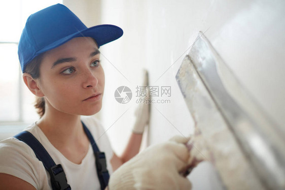 建筑工地年轻漂亮女人的画像图片