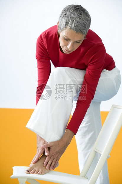 脚痛老人高清图片下载-正版图片502717522-摄图网