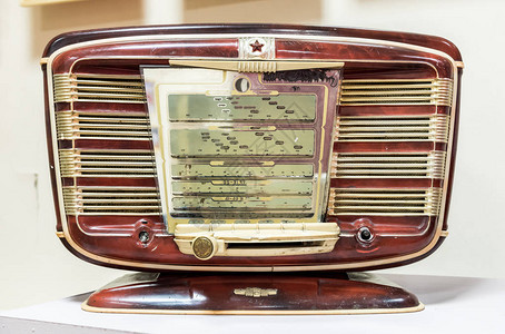 俄罗斯老古董收音机195图片