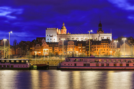 Szczecin市的景色在夜晚图片