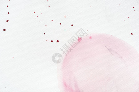 抽象的浅粉色水彩画白纸上有飞溅图片