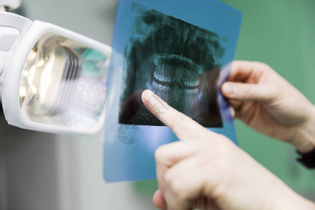 牙科医分析诊所图片
