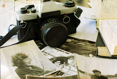 旧照片和旧摄影机图片