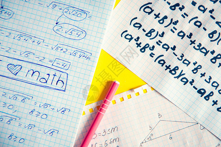 家庭学校数学概念带有数学公式的记事本在冠状大流行期间研究检疫中的数学数学计算数学问题算术公式图片