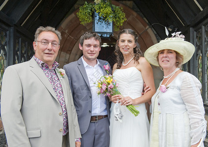 新娘和Groom和她的父图片