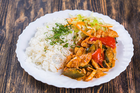 美食米饭配鸡肉或泰国图片