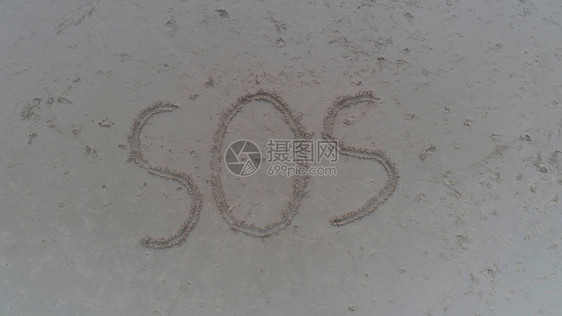 在热带海滩的沙中写下SOS最热视图片帮助紧急绝望和希望丧图片
