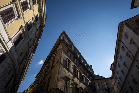 罗马建筑屋顶和窗户景观图片