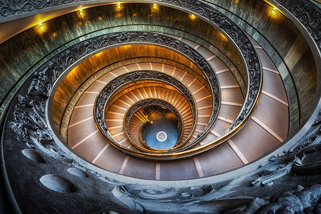 梵蒂冈博物馆螺旋楼梯用鱼眼镜头拍摄在图片