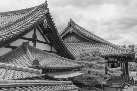 单色日本京都的历史建筑图片