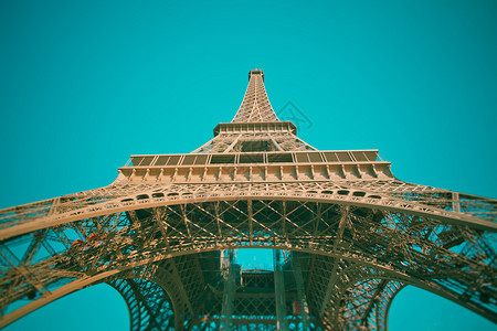 在巴黎的埃菲尔铁塔背景图片