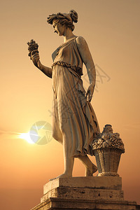人民广场的丰饶女神雕像图片