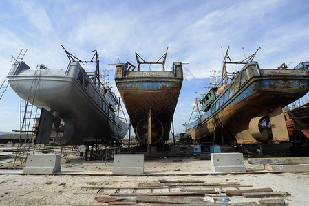 a缅甸南部东南部Myeik市附近一艘船舶制造厂商图片