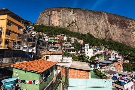 罗辛哈Rocinha是巴西最大的图片