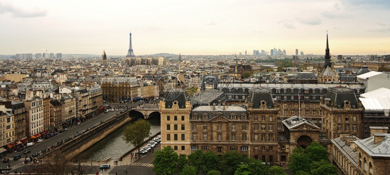 巴黎和埃菲尔铁塔的全景图片