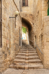 以色列耶路撒冷历史地段旧街的垂直形象校图片