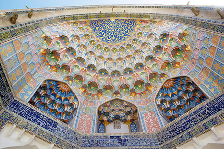 乌兹别克斯坦布哈拉历史中心阿卜杜勒阿齐兹汗伊斯兰学校门户的建筑细节它建于165152年图片