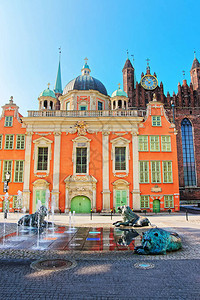 波兰国王和圣玛丽巴西利卡在波兰格丹斯克老城中心图片