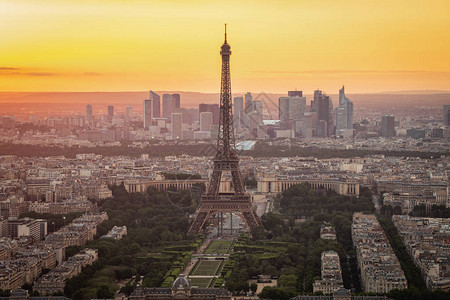 法国巴黎市日落时与埃菲尔铁塔背景图片