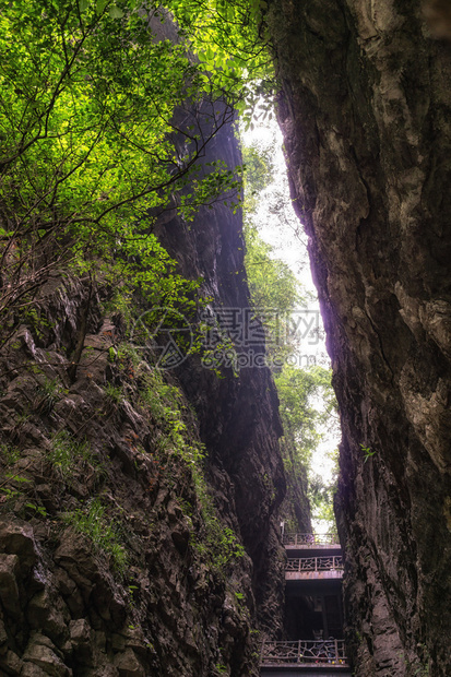 大峡谷悬崖边风景沿着狭窄的岩石和图片