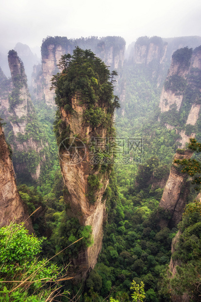 山顶高方尖像深谷的岩石一样在地表景色图片