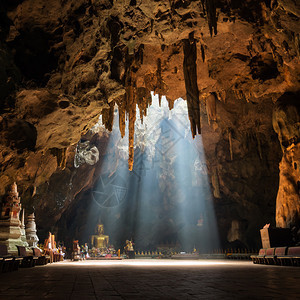 开朗洞穴是普拉钦布里的一个旅游景点图片