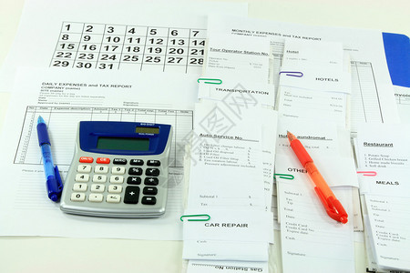 所有费用报告表格每日和每月电子计算器笔和账单的图片背景图片