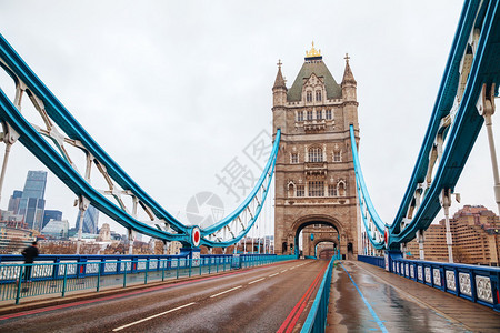伦敦的铁塔桥早上图片