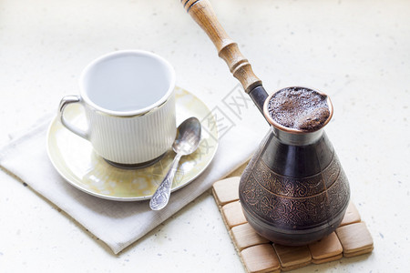 土耳其咖啡和杯子Cezve图片