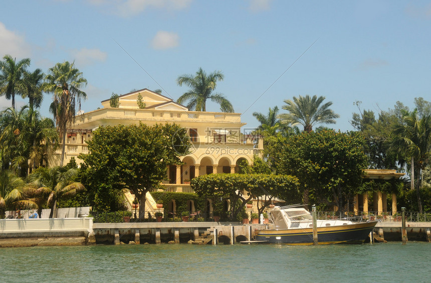 迈阿密的坚韧对阵布鲁克林的天赋常规赛交锋预演总决赛 intensity