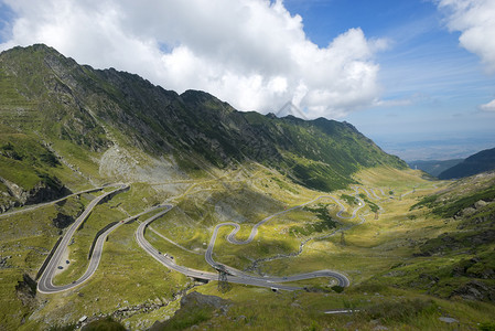 夏时的Transfagarasan路图片