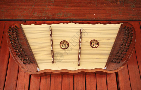 在木地板上的泰国木扬琴乐器背景