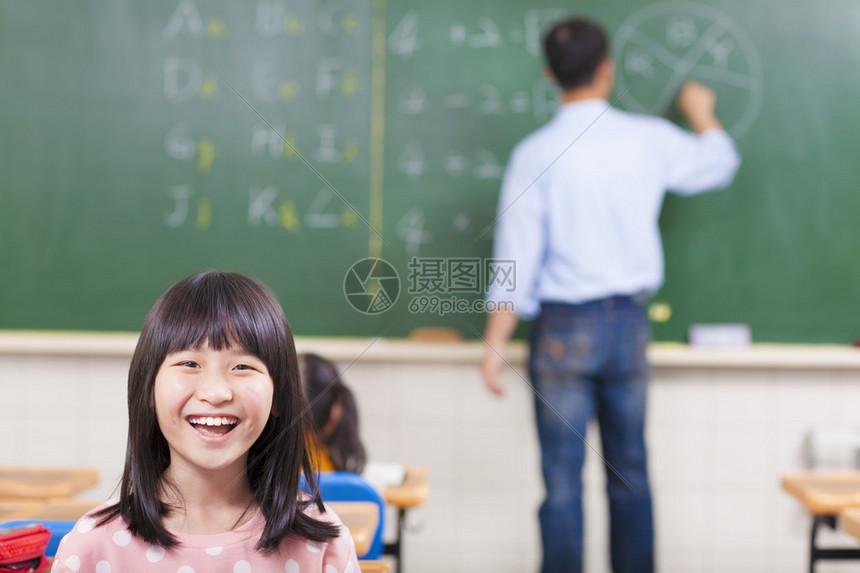 快乐的学生和老师一起上课高清图片下载-正版图片502770774-摄图网