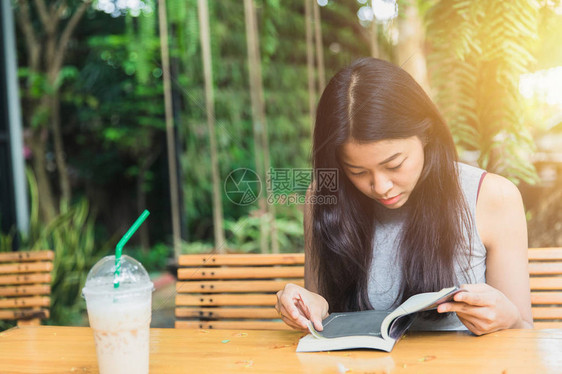 亚洲女泰籍青少年微笑图片