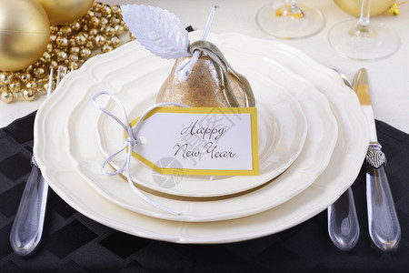 新年快乐黑色金色和白色晚宴餐桌位布置图片