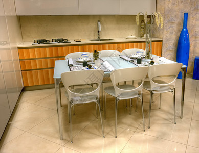 陈列室中的现代厨房家具图片