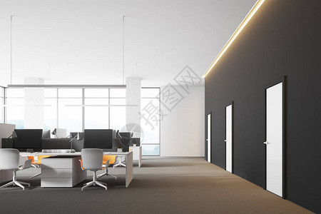 现代灰墙开放空间办公室内有灰地板一排计算机桌子和白门的现代化灰图片