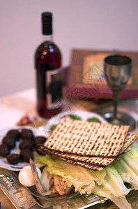 犹太逾越节期间的传统的传统礼仪餐背景图片