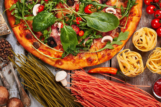 披萨意大利面条蔬菜关闭意大利图片