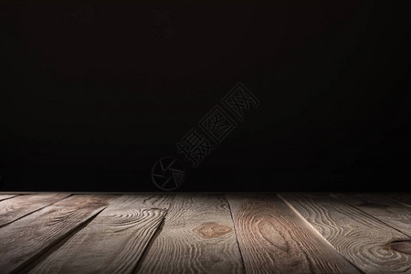 黑色棕条纹木质背景图片