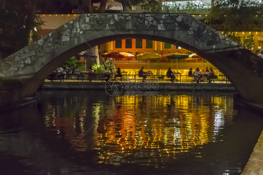 深入解析圣安东尼奥马刺战术体系演变与现代篮球理念融合之路