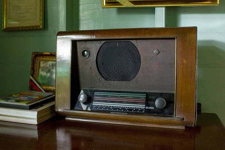 古代无线电有一块木图片