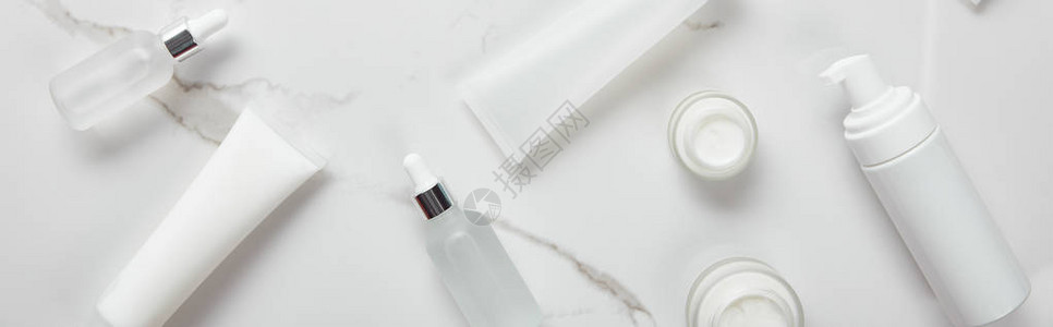白色表面的化妆品玻璃瓶奶油罐润湿剂管和图片