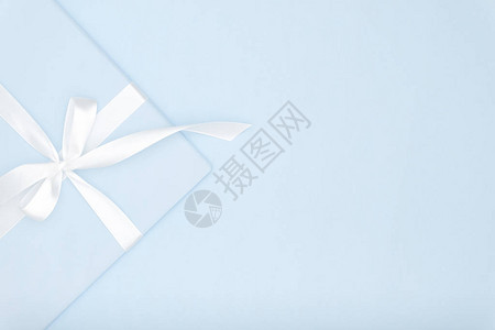 蓝色礼物或礼盒平躺组合情人节或妇女节图片