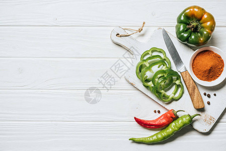 辣椒和甜椒的顶视图图片
