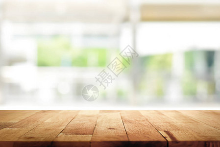 空白的木质台面模糊背景图片