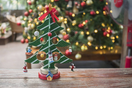木制圣诞树装饰图片